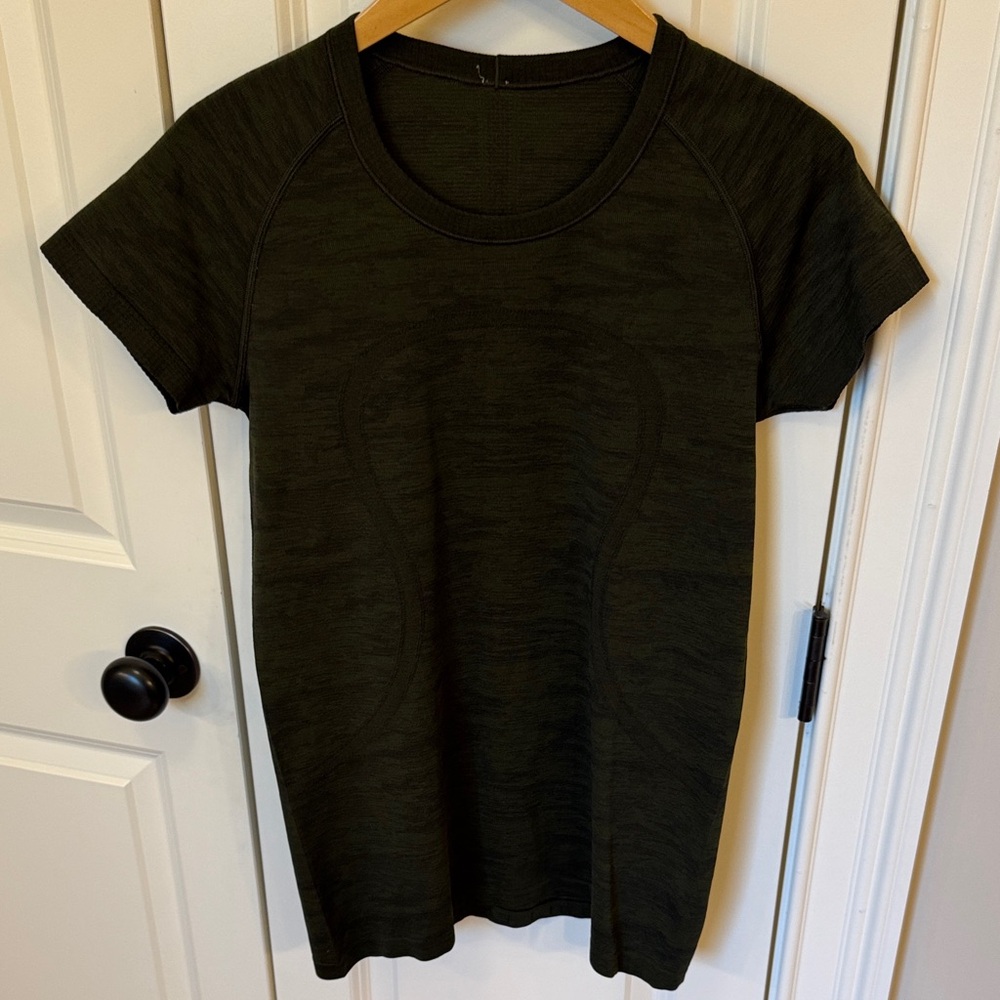 Lululemon run swiftly dark green heathered top 10